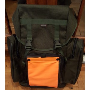 Ranac sa narandžastim markerom